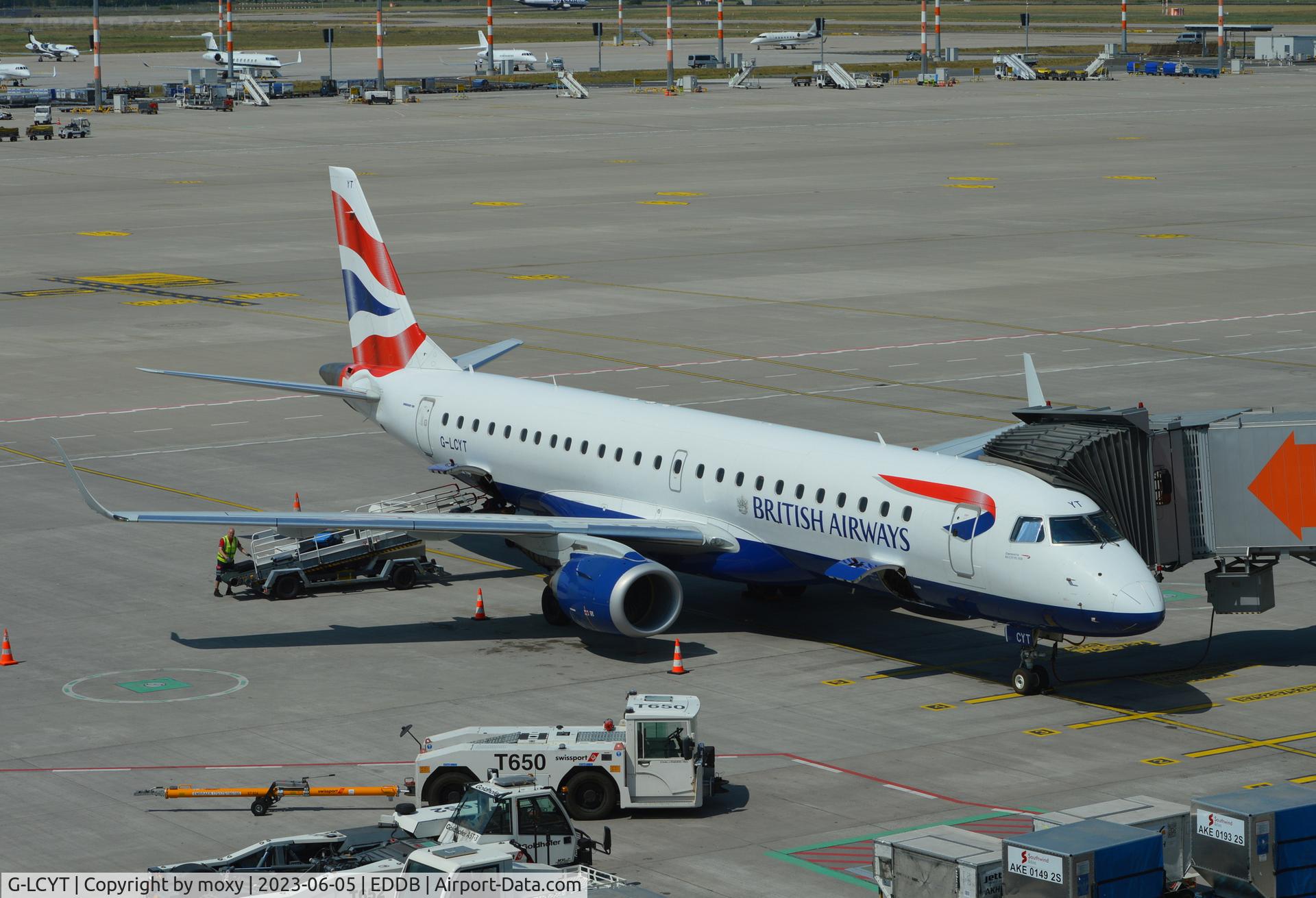 G-LCYT, 2014 Embraer 190SR (ERJ-190-100SR) C/N 19000670, Embraer 190SR (ERJ-190-100SR) at Berlin Brandenburg.