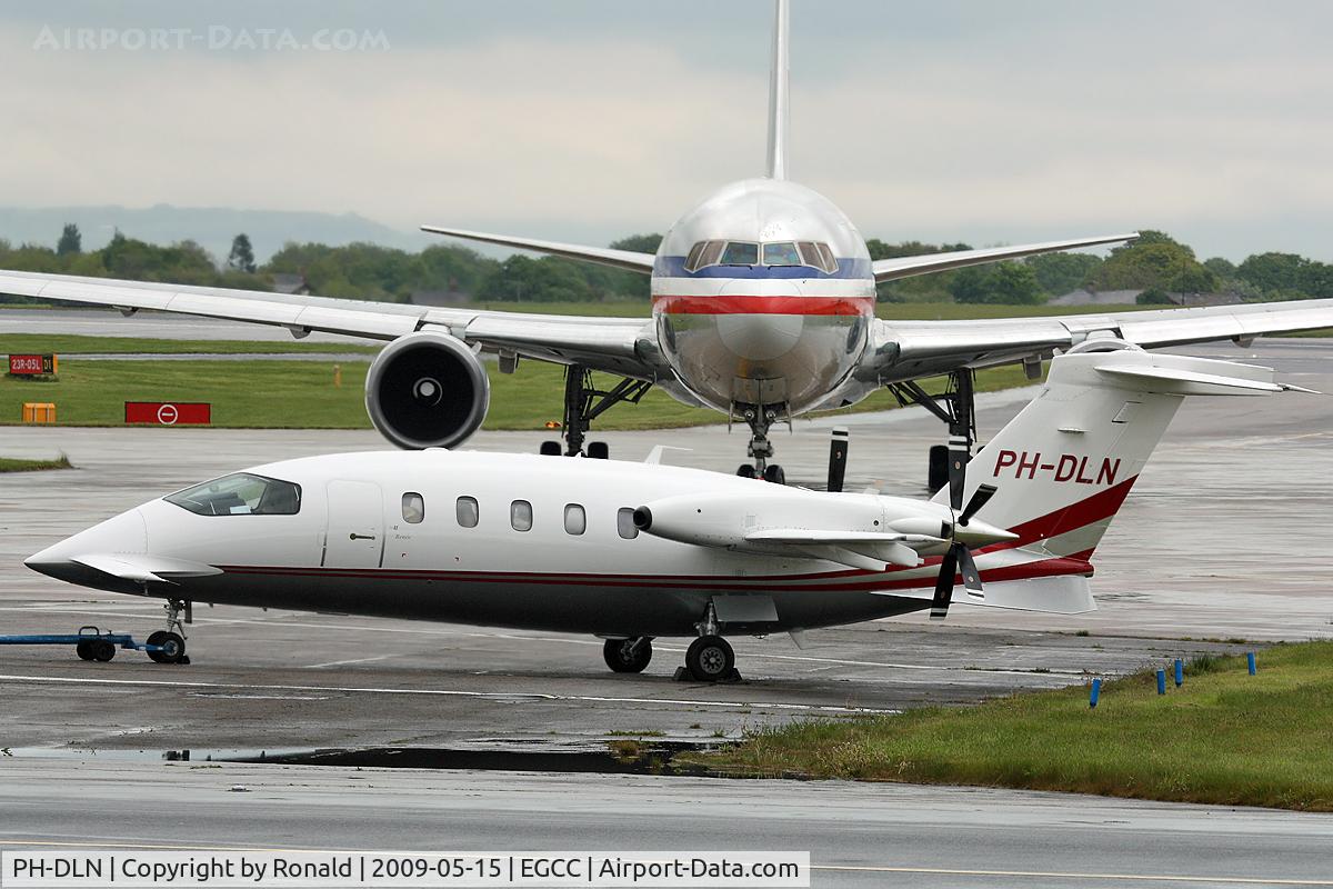 PH-DLN, 2008 Piaggio P-180 Avanti II C/N 1175, at man