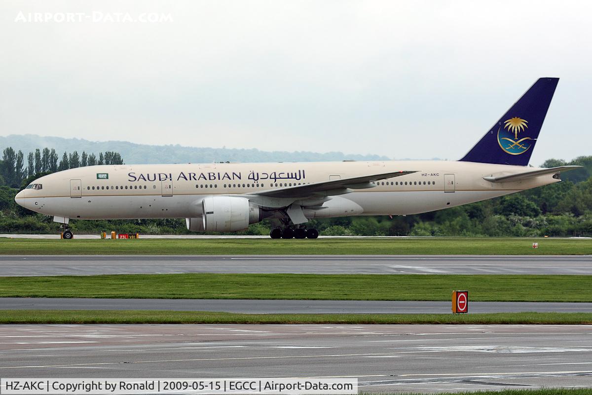 HZ-AKC, 1997 Boeing 777-268/ER C/N 28346, at man