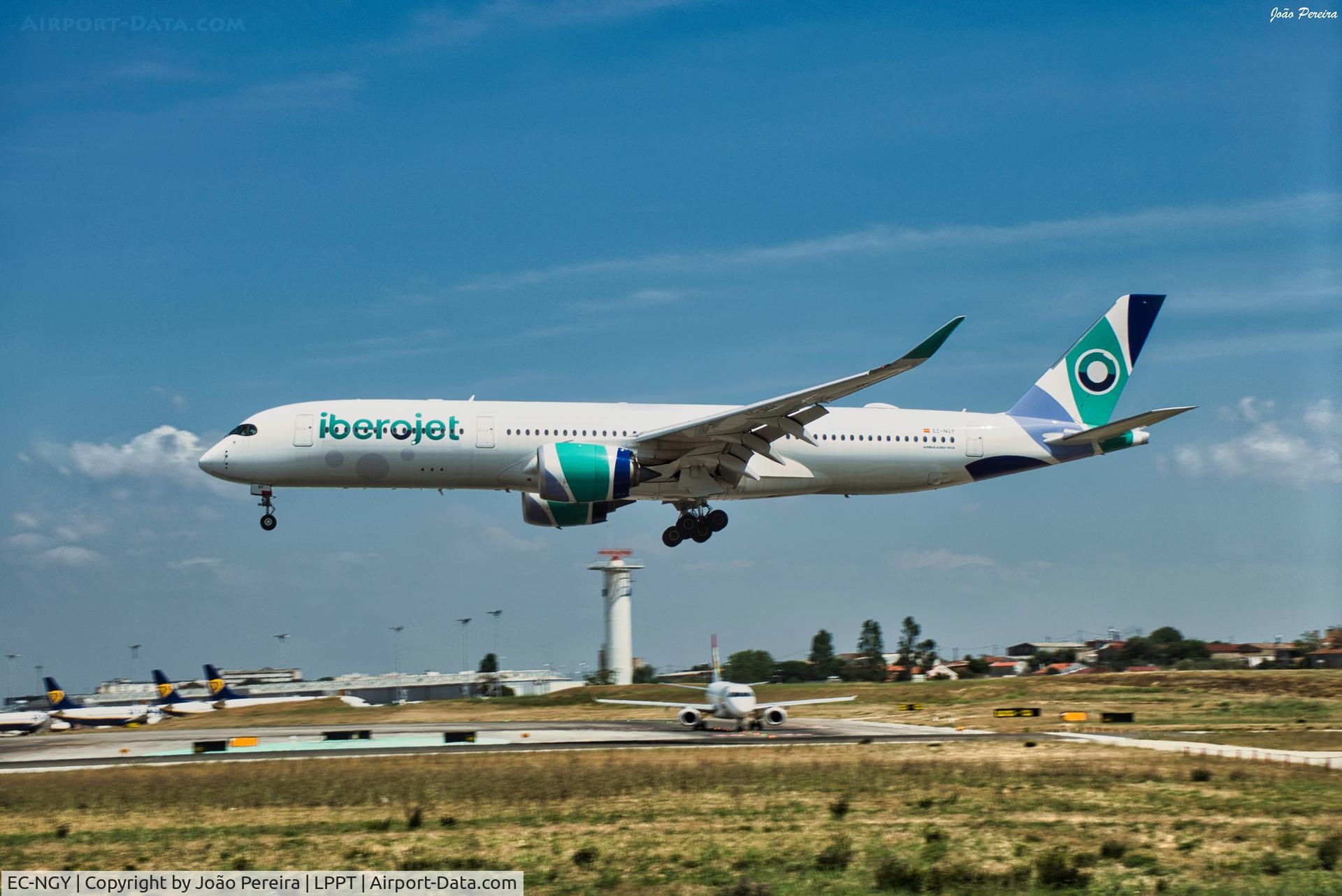 EC-NGY, 2019 Airbus A350-941 C/N 400, Evelop A359 at LPPT