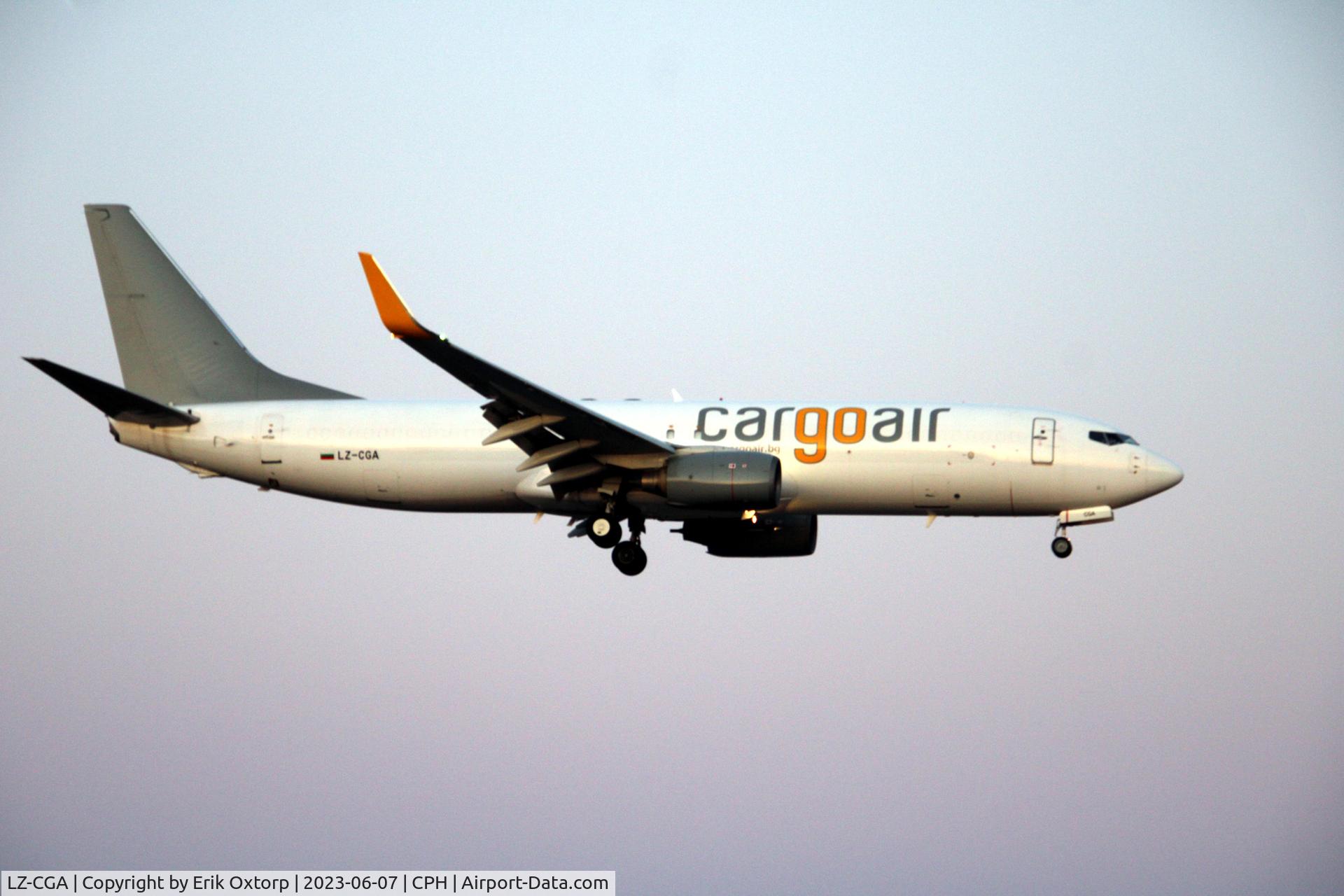 LZ-CGA, 2000 Boeing 737-809(SF) C/N 30664, LZ-CGA landing rw 22L