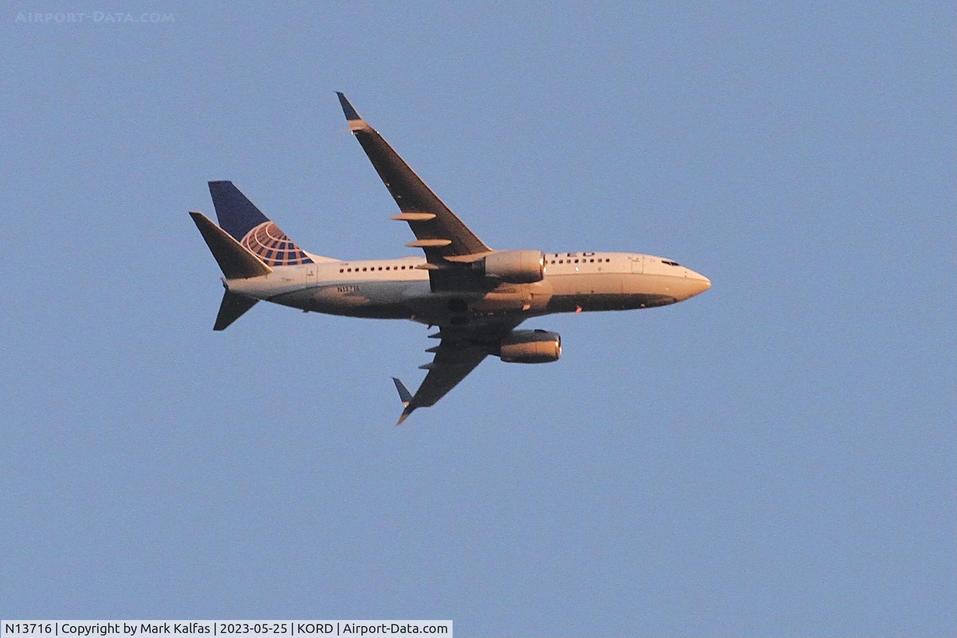 N13716, 1998 Boeing 737-724 C/N 28787, United Airlines Boeing 737-724,  N13716 UA248 CLT-ORD