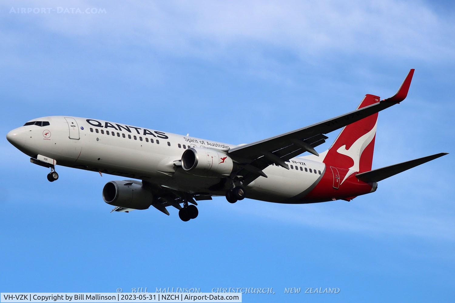 VH-VZK, 2011 Boeing 737-838 C/N 34204, QF133 from MEL