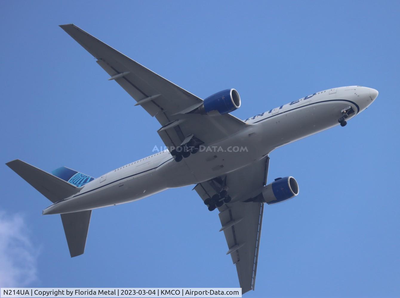 N214UA, 2000 Boeing 777-222 C/N 30220, UAL 772 zx