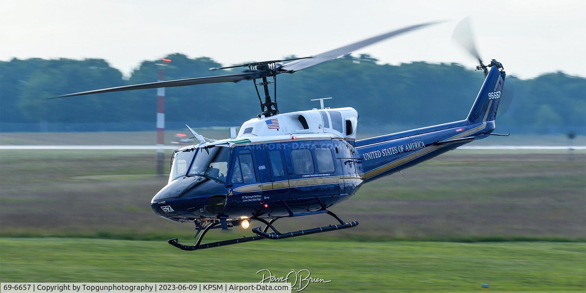 69-6657, 1969 Bell UH-1N Iroquois C/N 31063, MUSEL14 bugging out