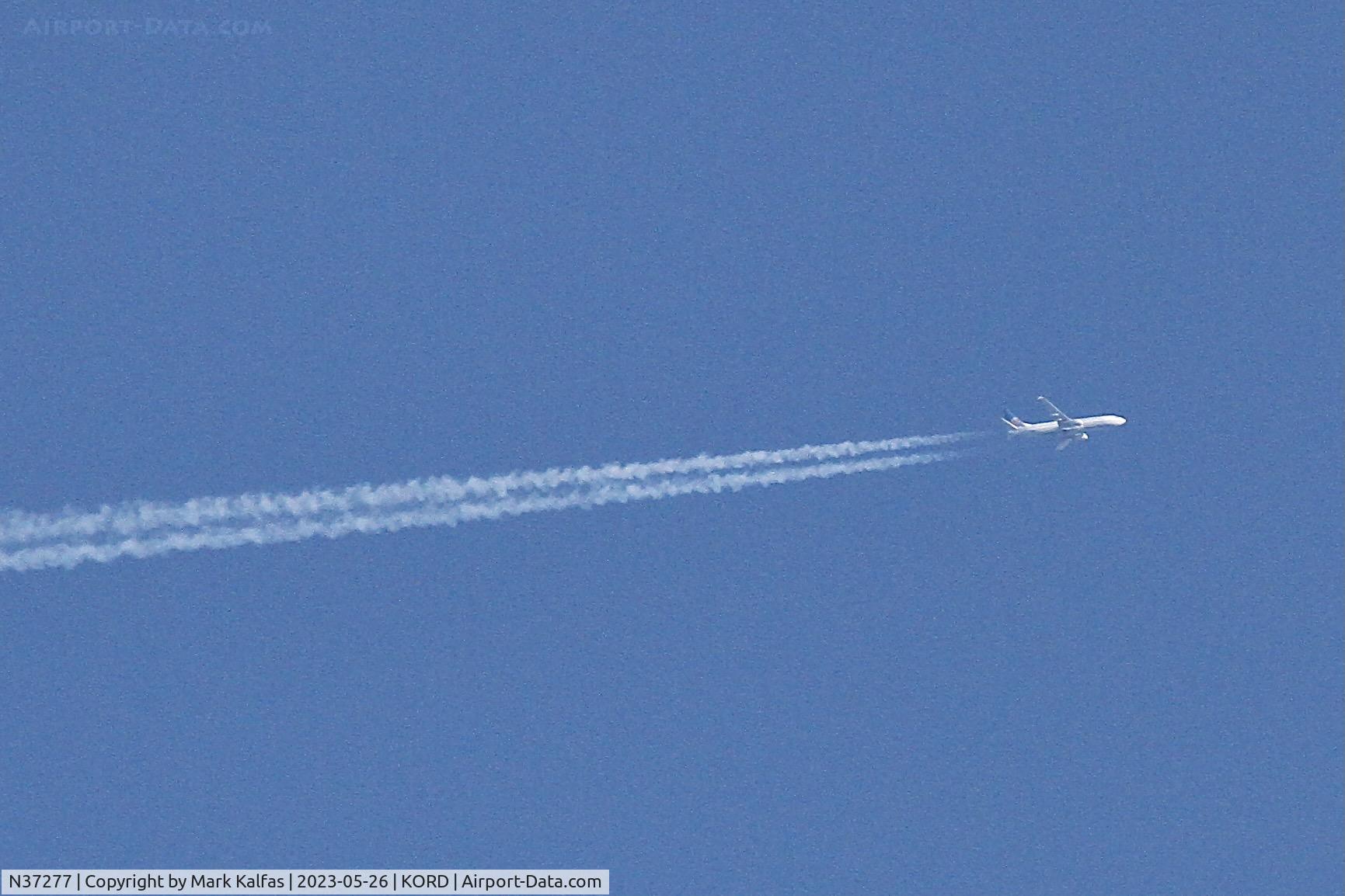 N37277, 2002 Boeing 737-824 C/N 31595, United Airlines Boeing 737-824/B738 N37277 UA649 enroute CMH-DEN FL360 over ORD