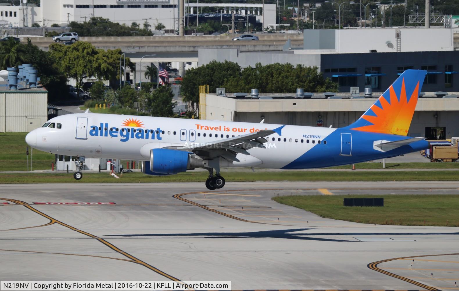 N219NV, 2000 Airbus A320-214 C/N 1255, AAY A320 zx