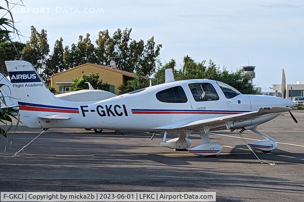 F-GKCI, Cirrus SR22 C/N 4482, Parked