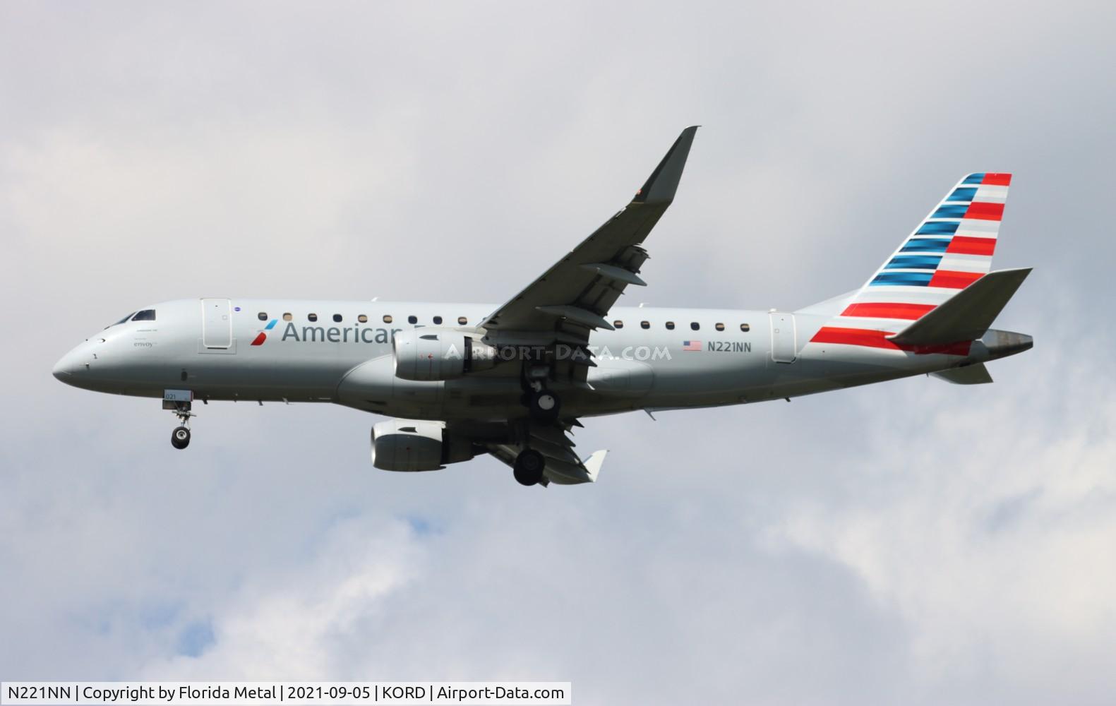 N221NN, 2015 Embraer 175LR (ERJ-170-200LR) C/N 17000525, Envoy/Eagle E175 zx ORD 28C
