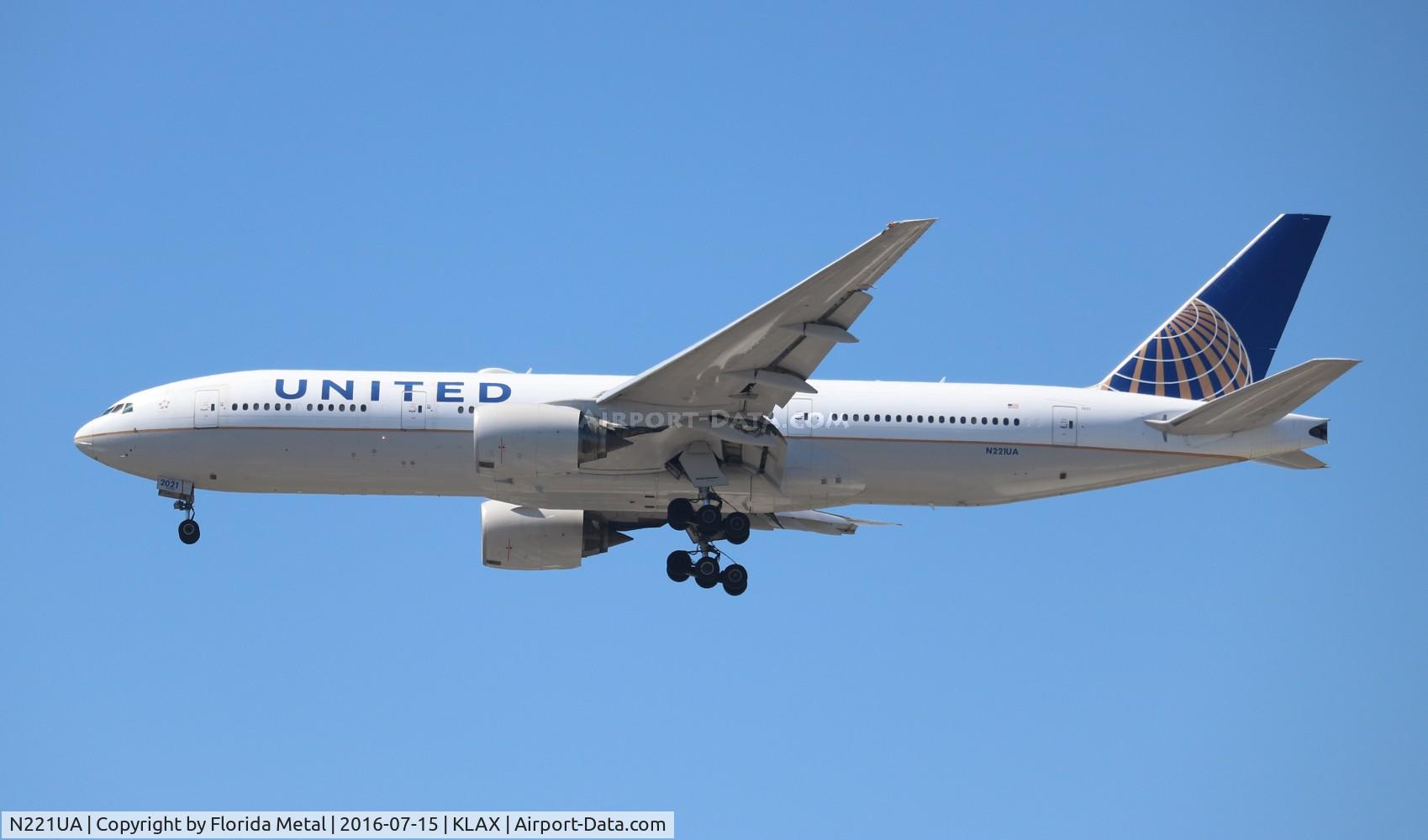 N221UA, 2001 Boeing 777-222 C/N 30552, UAL 772 zx