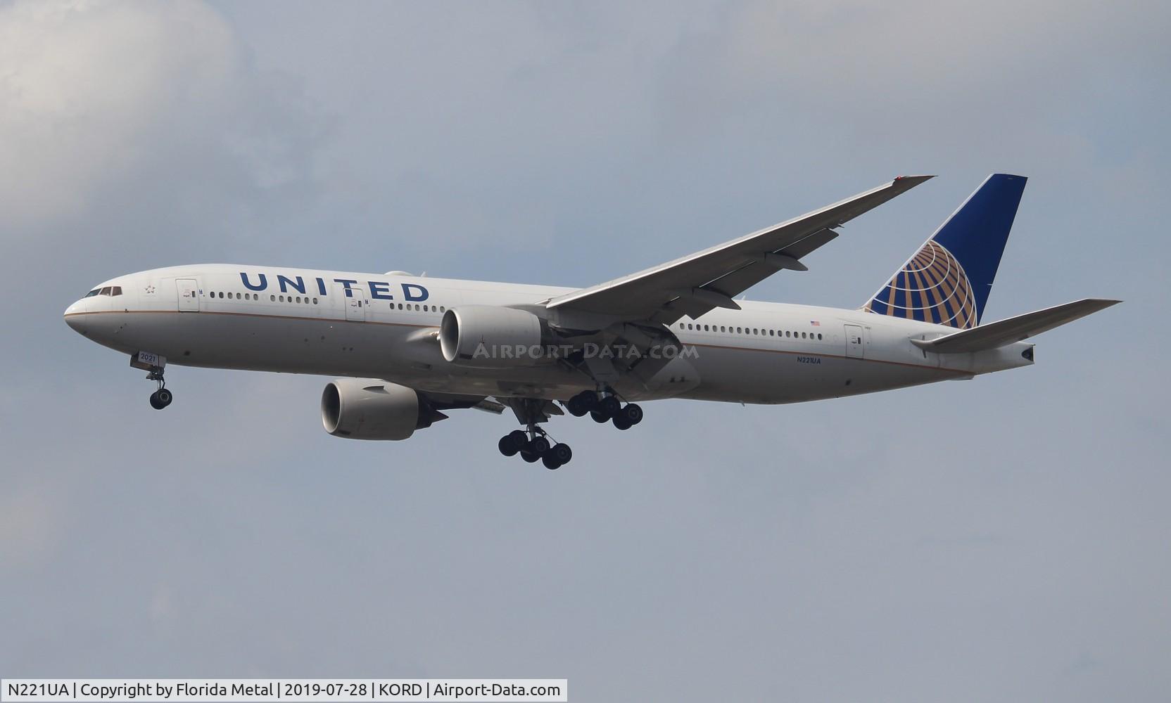 N221UA, 2001 Boeing 777-222 C/N 30552, UAL 772 zx ORD 28C