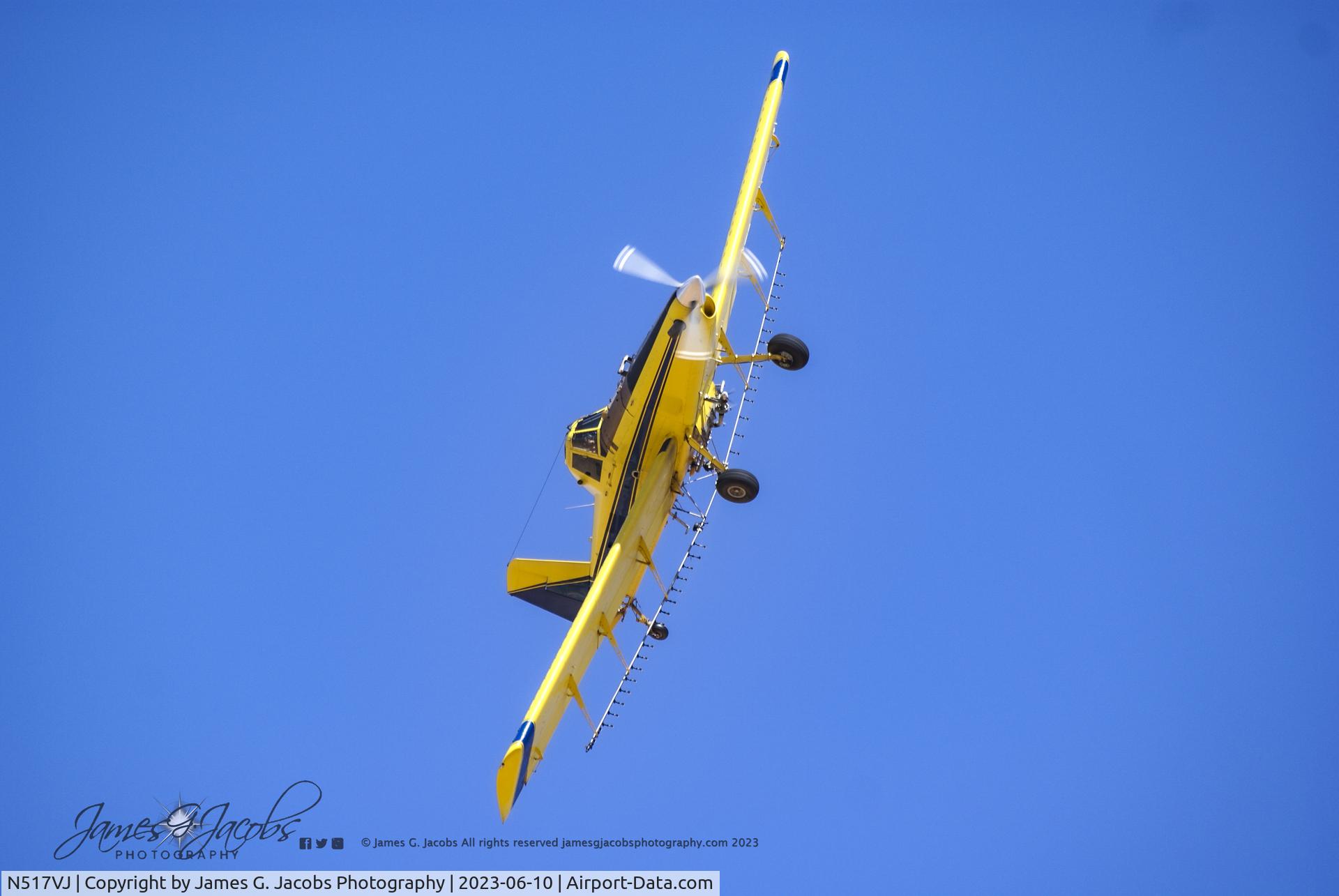 N517VJ, 2011 Air Tractor Inc AT-502B C/N 502B-2750, Air Tractor at a hard bank at a powerline after spraying a field