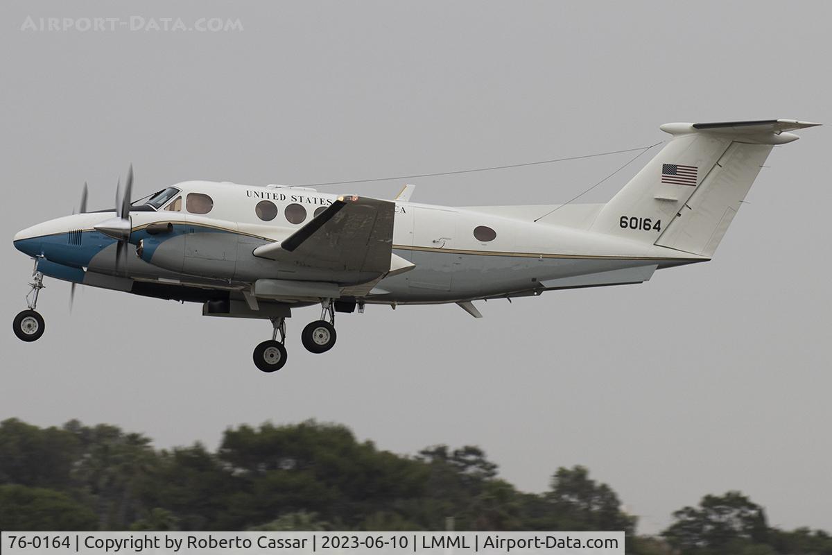 76-0164, Beechcraft C-12C Huron C/N BD-21, Runway 31