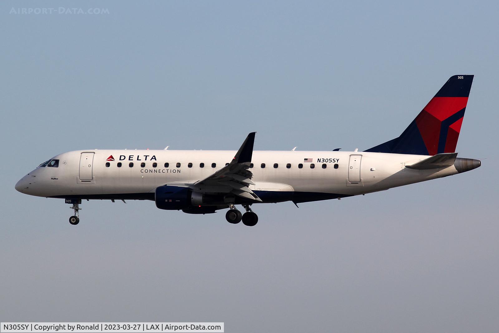N305SY, Embraer 170-200LR C/N 17000866, at lax