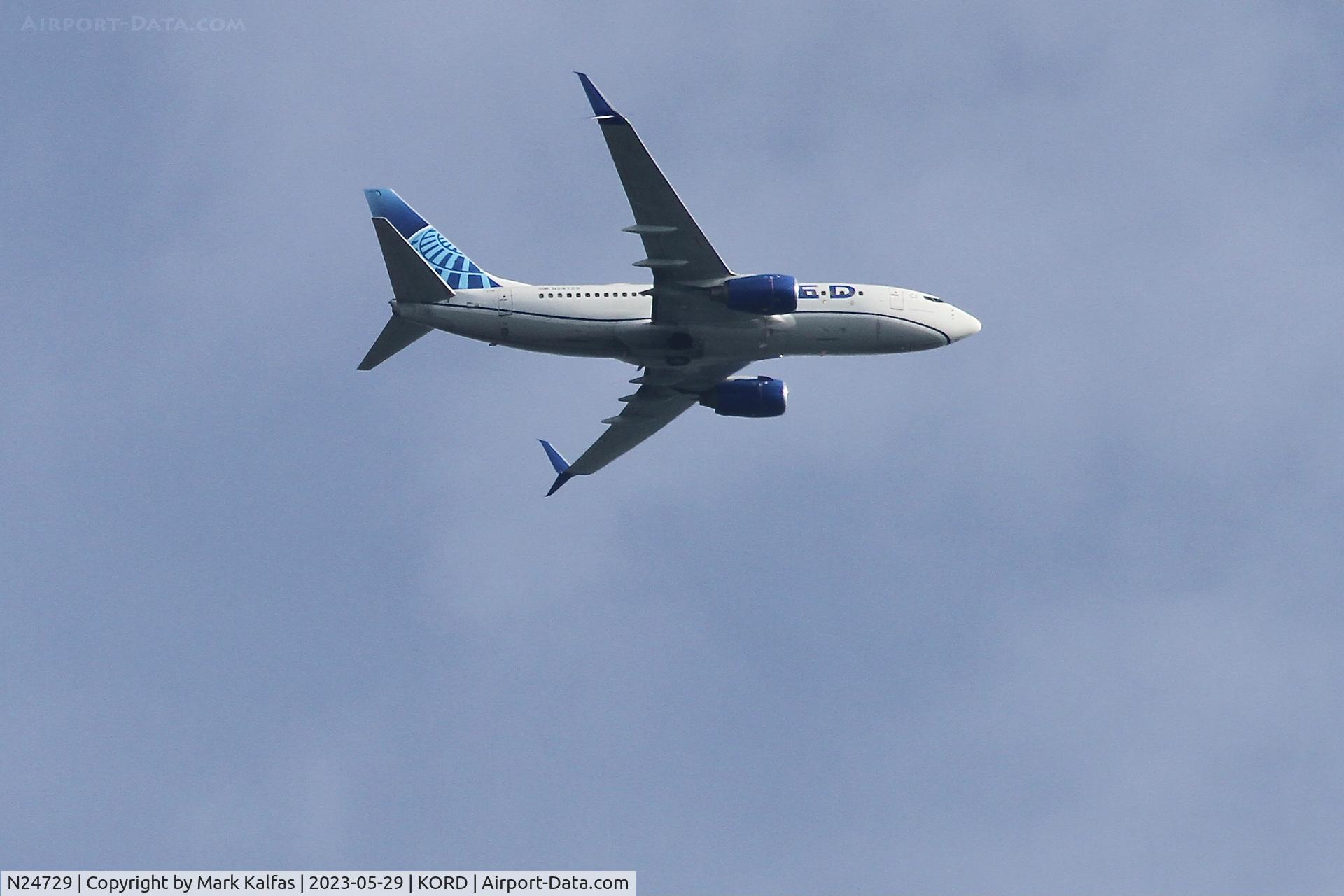 N24729, 1999 Boeing 737-724 C/N 28945, United Airlines Boeing 737-724, N24729 operating as UAL248 CLT-ORD