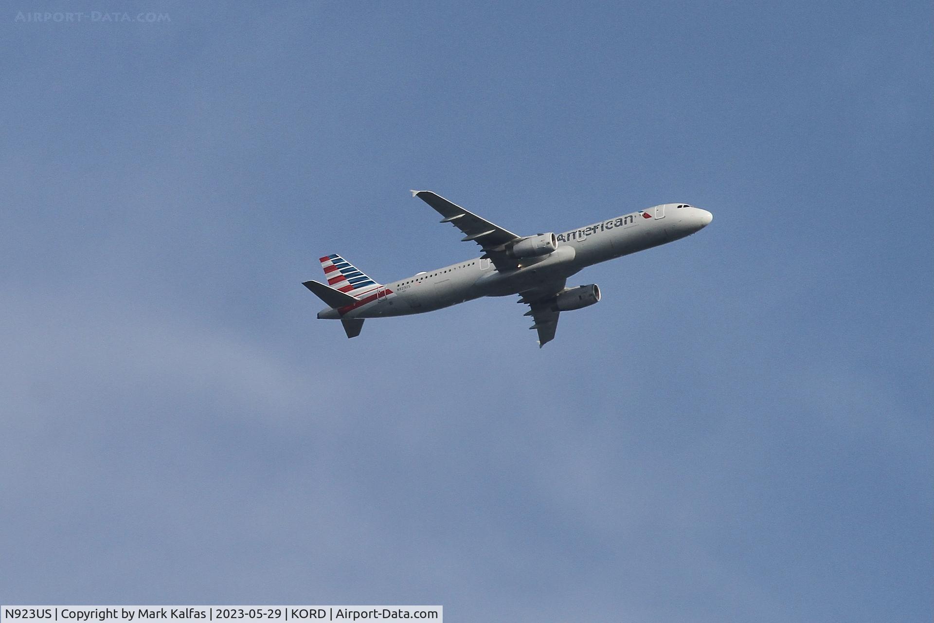 N923US, 2015 Airbus A321-231 C/N 6543, American Airlines Airbus A321-231/ A321 N923US AA2857 CLT-ORD