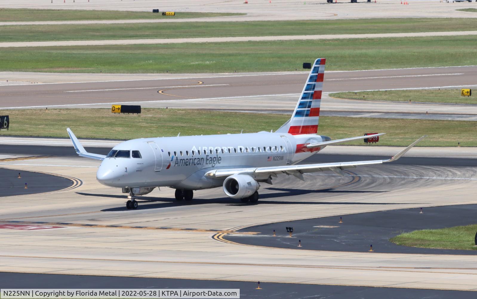 N225NN, 2016 Embraer 175LR (ERJ-170-200LR) C/N 17000537, Envoy/Eagle E175 zx