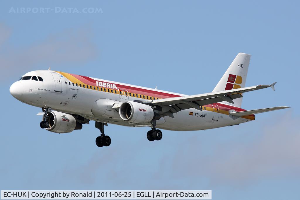 EC-HUK, 2000 Airbus A320-214 C/N 1318, at lhr
