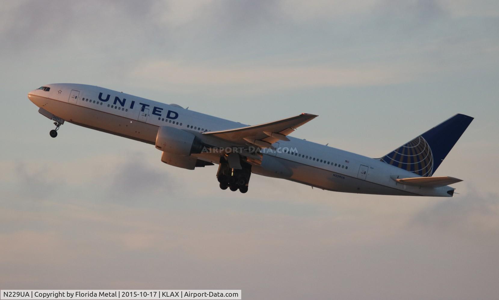 N229UA, 2002 Boeing 777-222 C/N 30557, UAL 772 zx