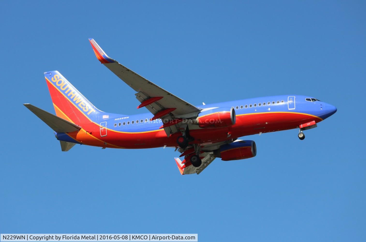 N229WN, 2006 Boeing 737-7H4 C/N 32498, SWA 737 canyon zx