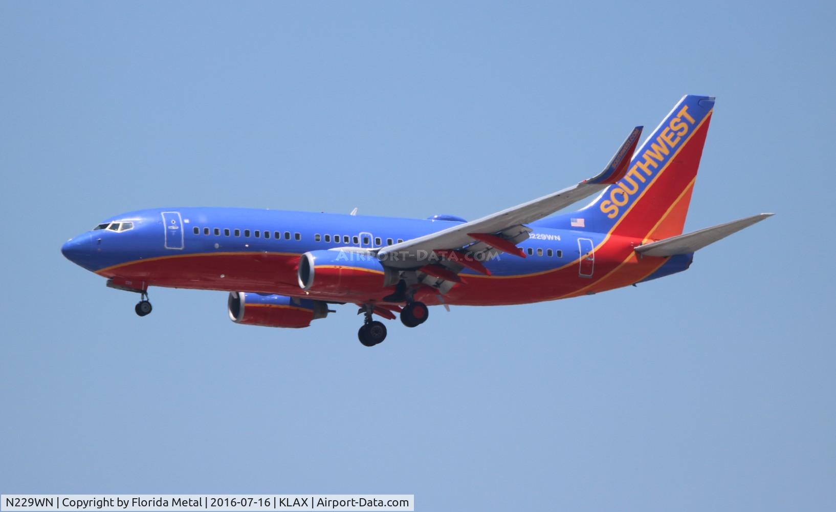 N229WN, 2006 Boeing 737-7H4 C/N 32498, SWA 737 canyon zx