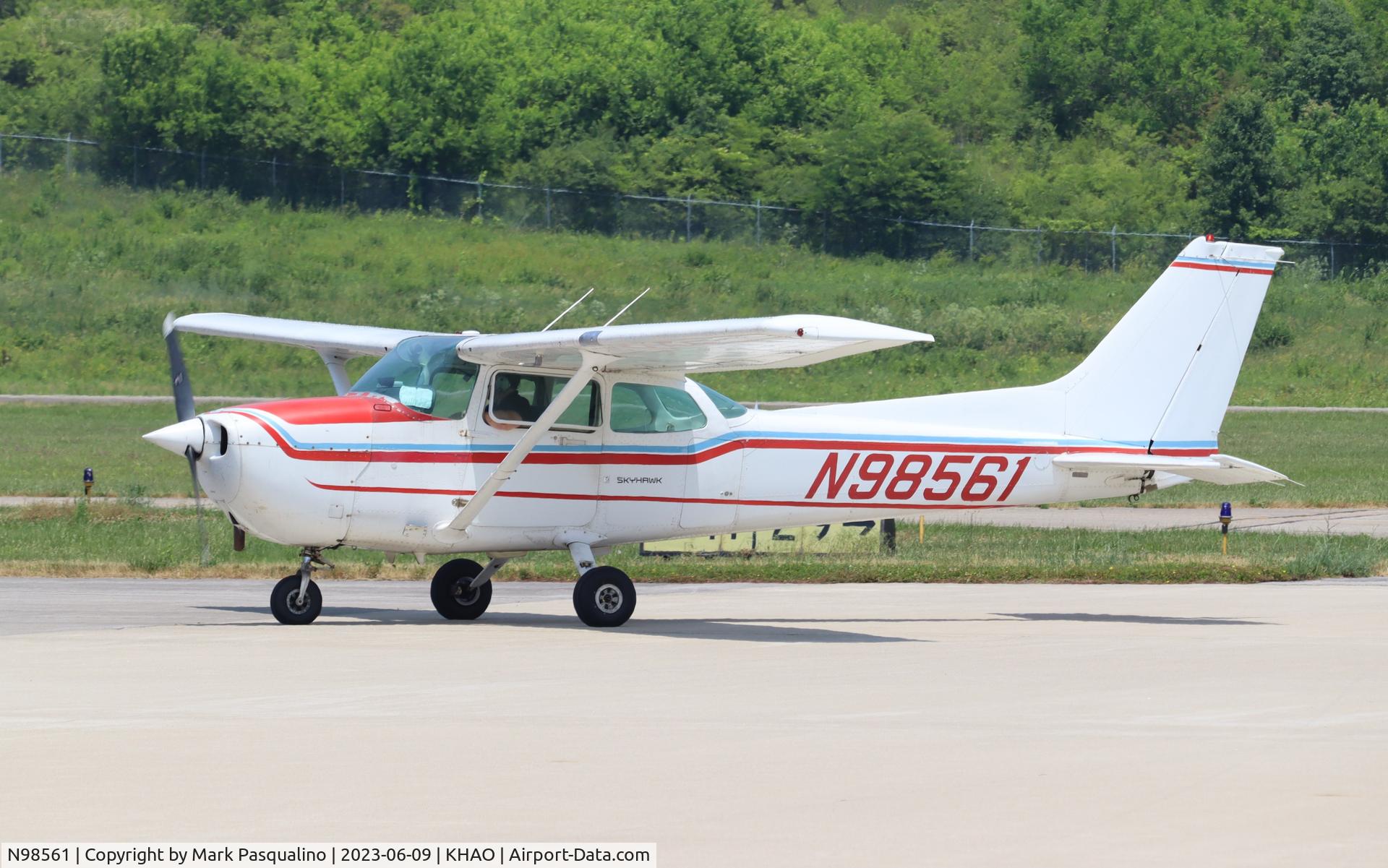 N98561, 1985 Cessna 172P C/N 17276309, Cessna 172P