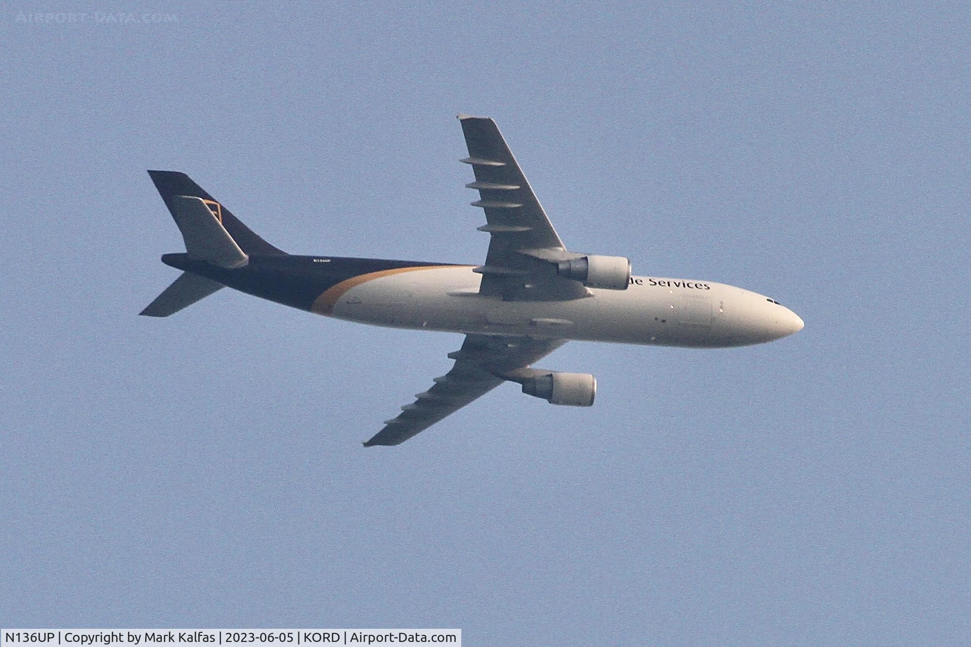 N136UP, 2001 Airbus A300F4-622R C/N 819, UPS A306 , N136UP  operating as UPS9710 from CAE to ORD, on approach to O'hare in the smoke filled  skies from the Canadian wild fires