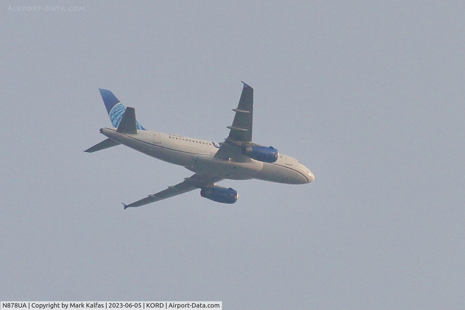 N878UA, 2005 Airbus A319-132 C/N 2371, United Airlines A319 N878UA operating as UA1301 from CLT to ORD, On approach to ORD in smoke filled skies from the Canadian wildfires