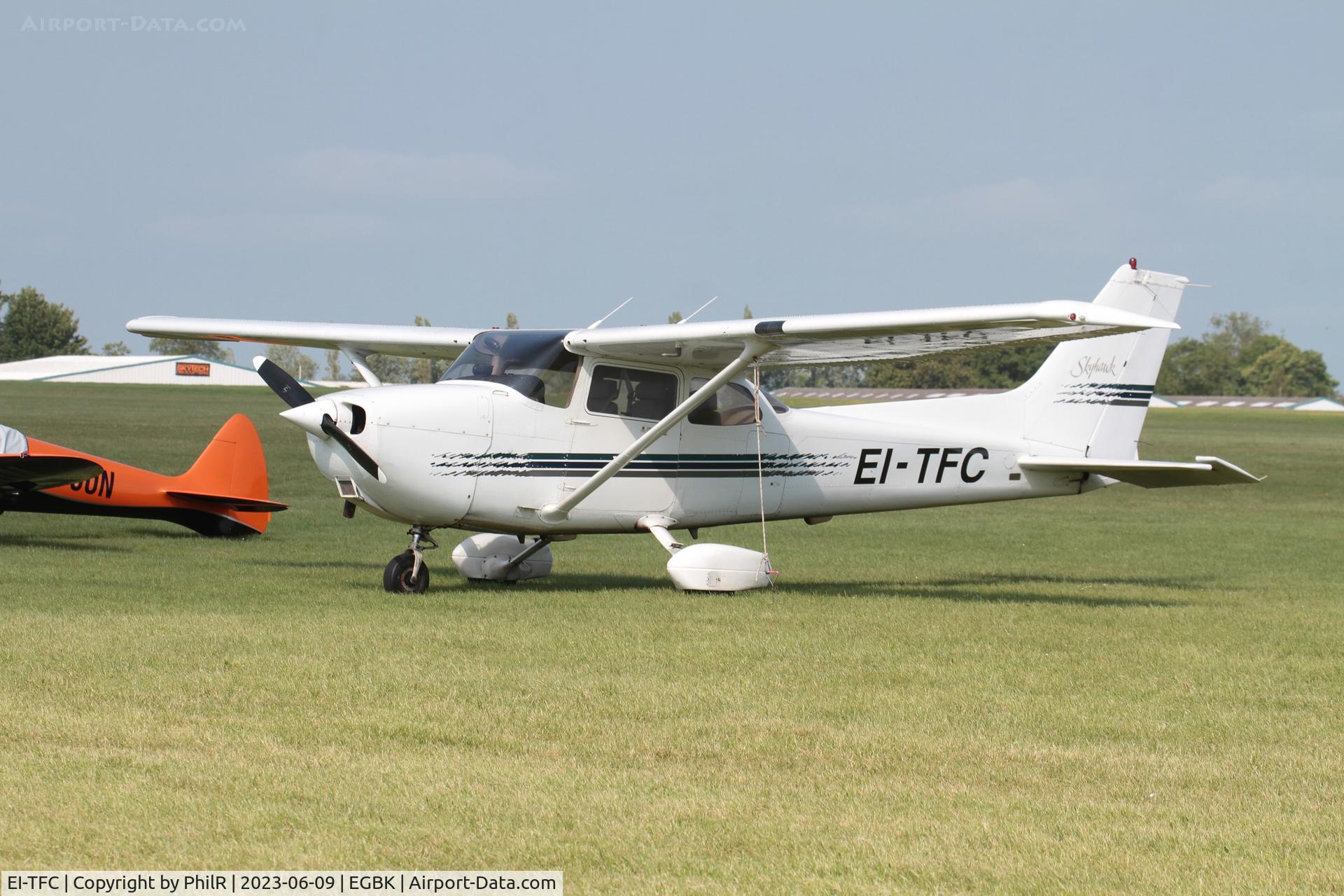 EI-TFC, 1999 Cessna 172R Skyhawk C/N 17280663, EI-TFC 1999 Cessna 172R AeroExpo Sywell