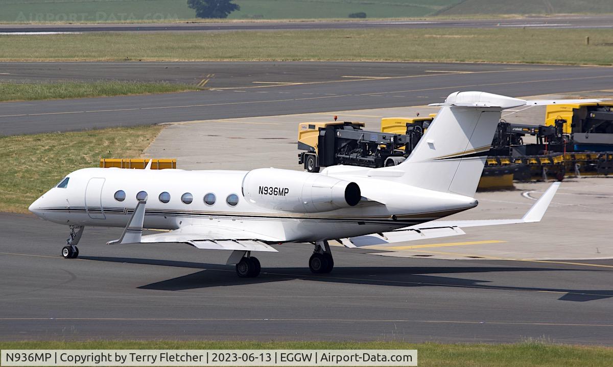 N936MP, 2009 Gulfstream Aerospace GIV-X (G450) C/N 4173, At London Luton