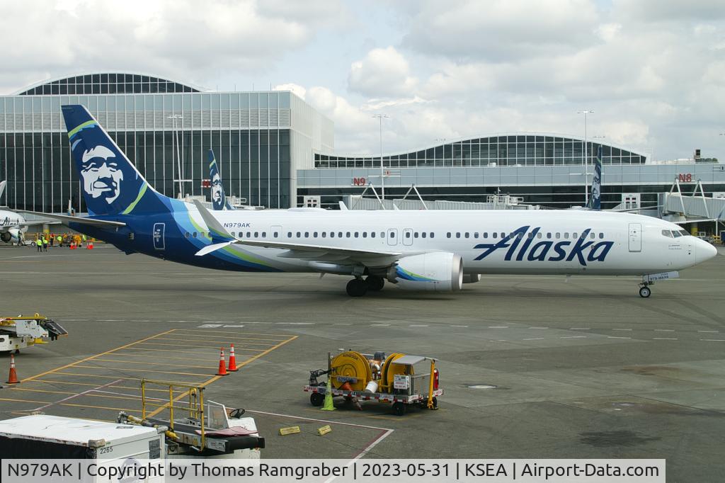 N979AK, 2022 Boeing 737-9 MAX C/N 43393, Alaska Airlines Boeing 737-9 MAX