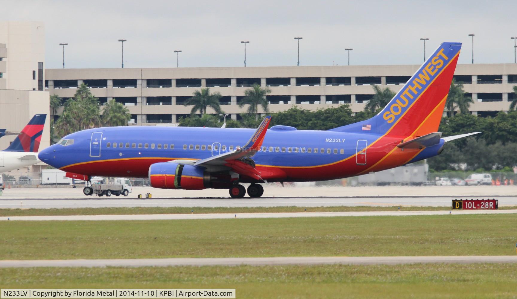 N233LV, 2006 Boeing 737-7H4 C/N 32501, SWA 737 canyon zx