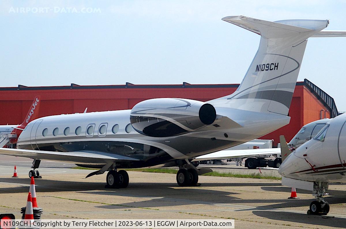 N109CH, Gulfstream G650 ER C/N 6462, At Luton Airport