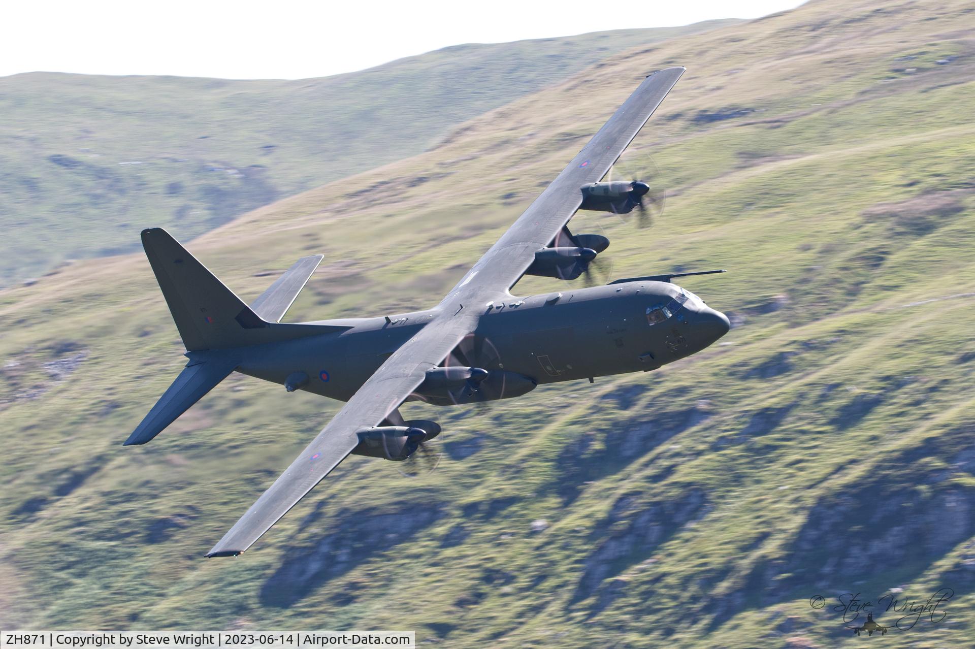 ZH871, 1997 Lockheed Martin C-130J-30 Hercules C.4 C/N 382-5446, Cad West Mach Loop Wales UK. Farewell Flight