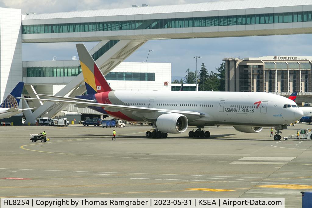 HL8254, 2012 Boeing 777-28E/ER C/N 40198, Asiana Airlines Boeing 777-200ER