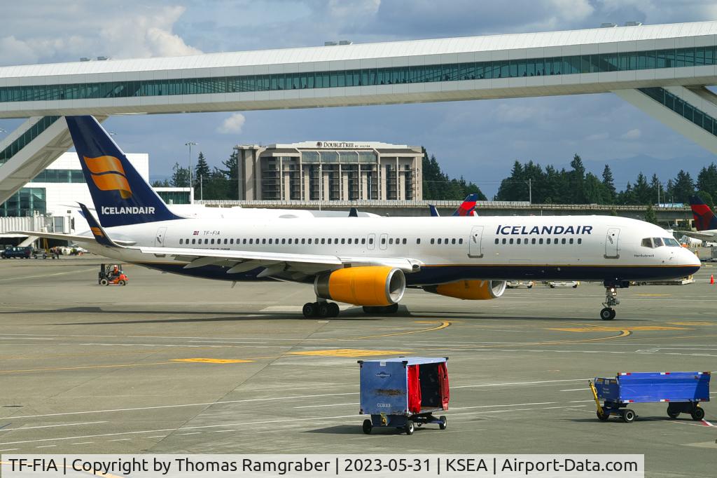 TF-FIA, 2000 Boeing 757-256 C/N 29310, Icelandair Boeing 757-200