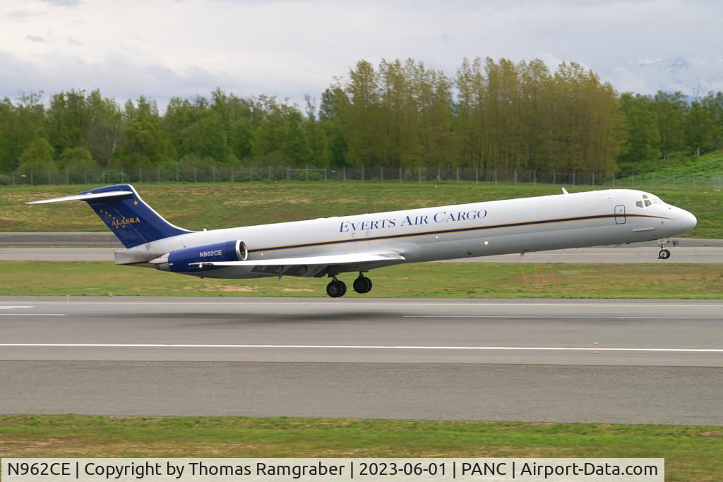 N962CE, 1996 MCDONNELL DOUGLAS MD-83SF C/N 53471, Everts Air Cargo MDD MD-83(SF)