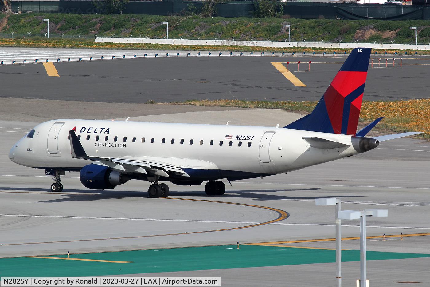 N282SY, 2018 Embraer 175LR (ERJ-170-200LR) C/N 17000747, at lax