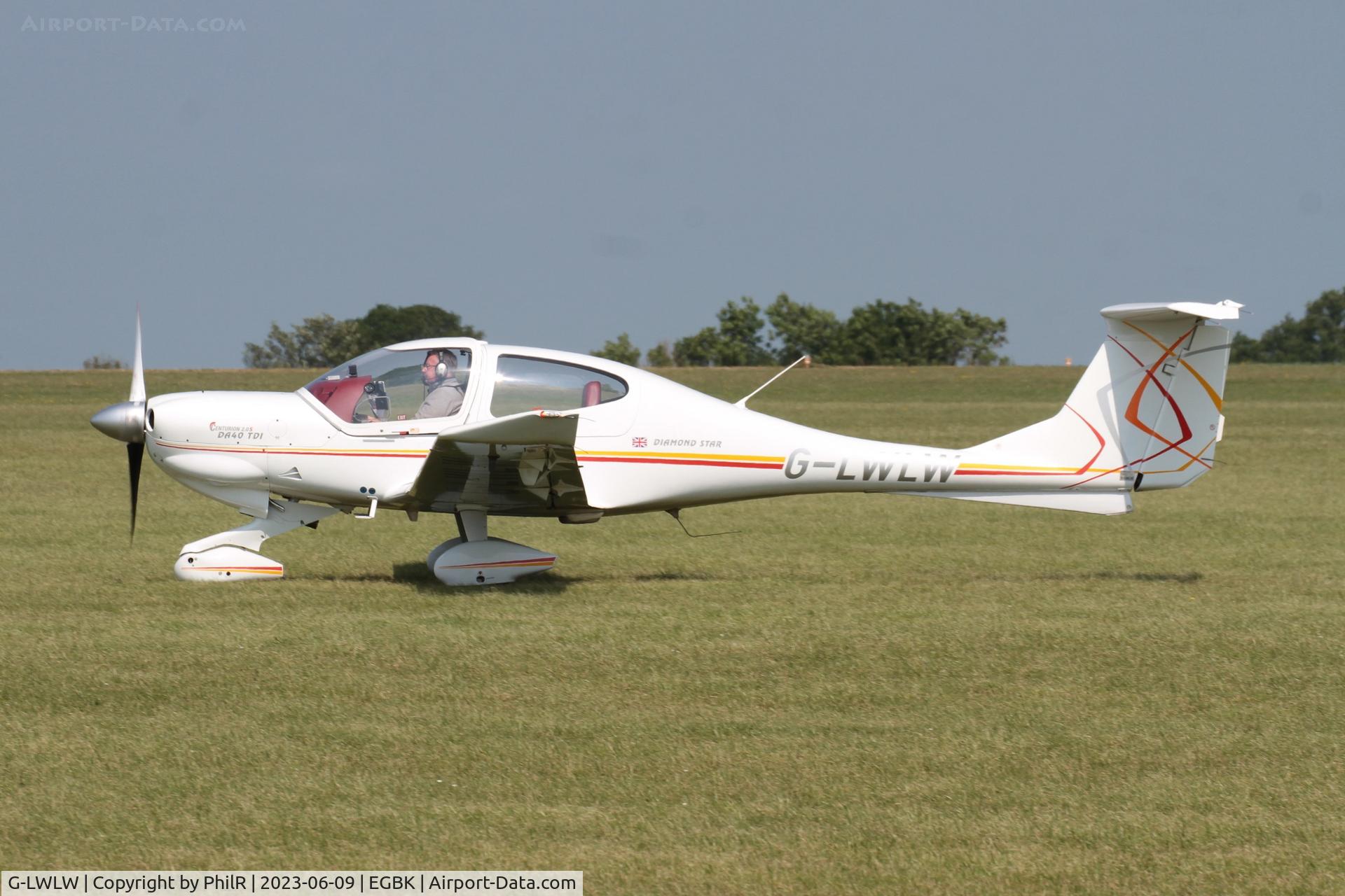 G-LWLW, 2003 Diamond DA-40D Diamond Star C/N D4.052, G-LWLW 2003 Diamond Aircraft DA 40 D AeroExpo Sywell