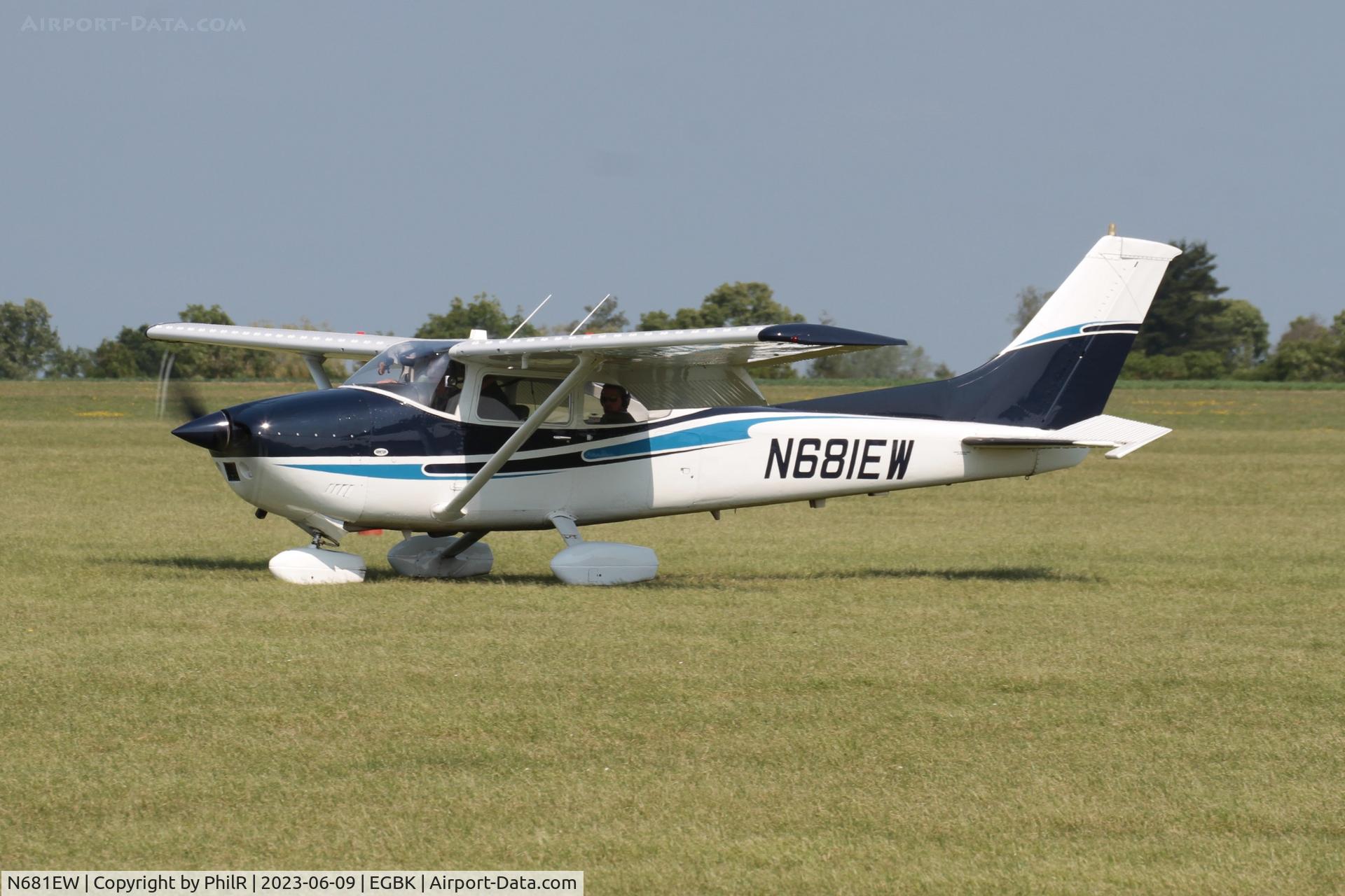 N681EW, 1977 Reims F182Q C/N F1820039, N681EW 1977 Reims Cassna F182Q AeroExpo Sywell