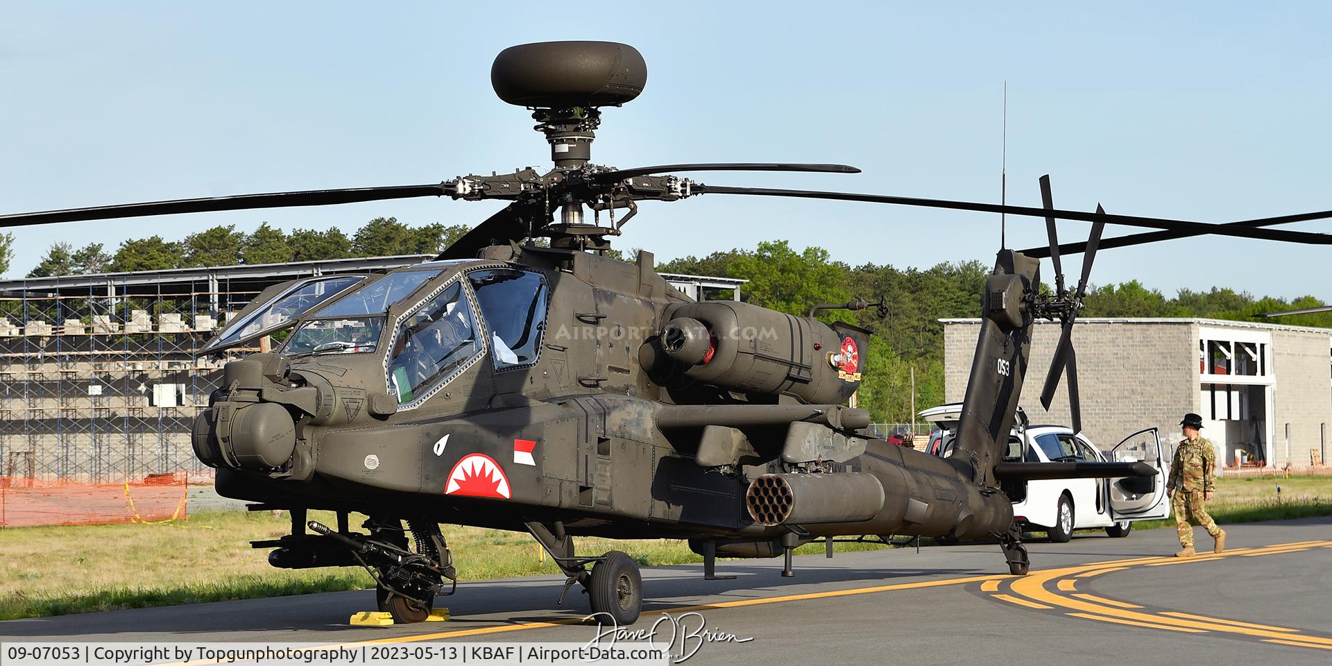 09-07053, 2010 Boeing AH-64D Longbow Apache C/N DUS053, Crew getting ready for the crowds to enter
