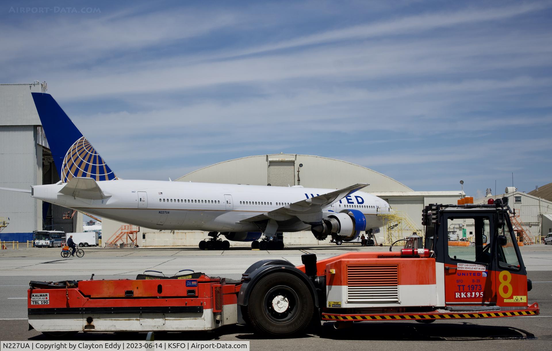 N227UA, 2002 Boeing 777-222 C/N 30555, SFO 2023.