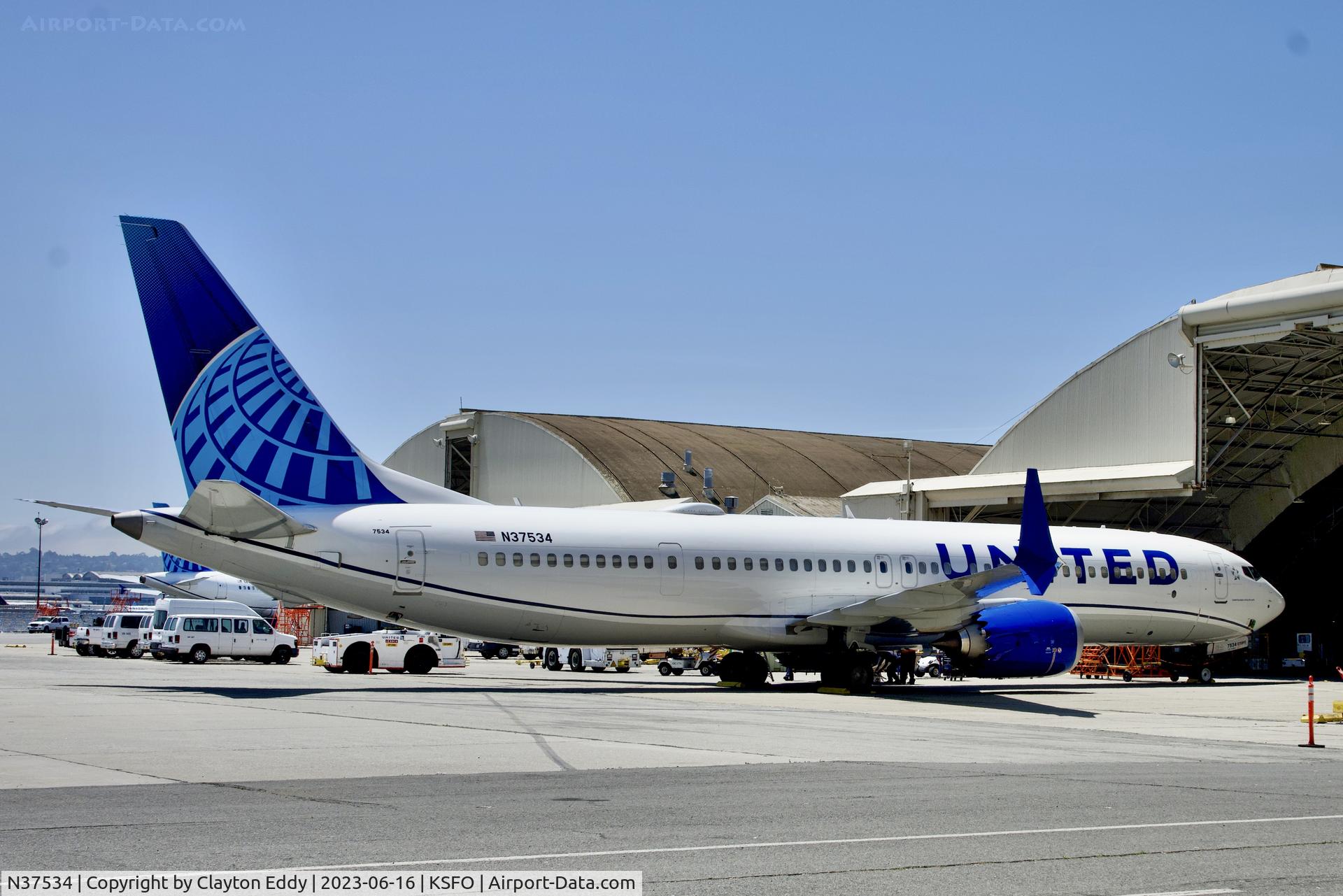 N37534, 2022 Boeing 737-9 MAX C/N 66121, SFO 2023.