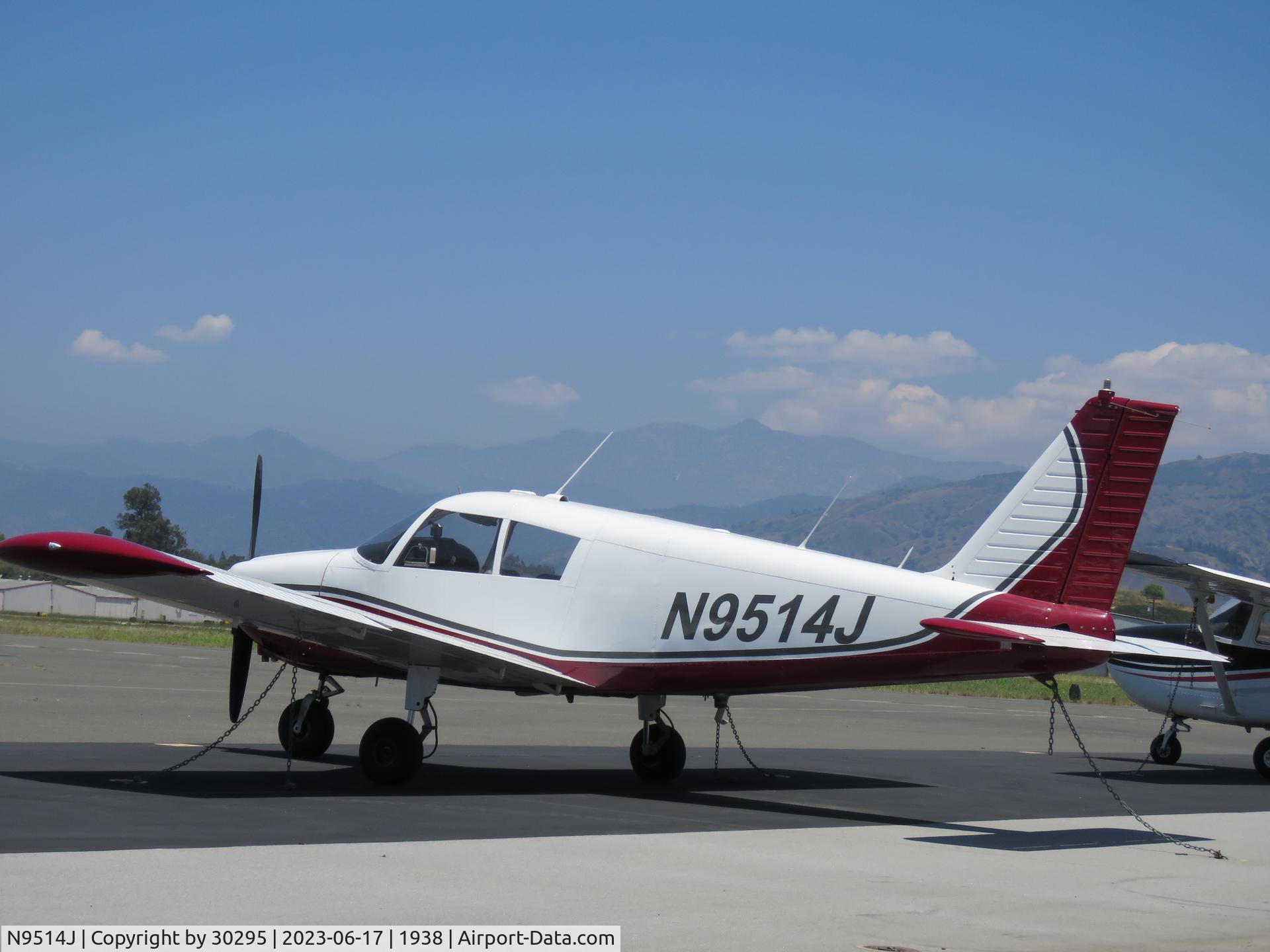 N9514J, 1966 Piper PA-28-180 C/N 28-3637, Parked