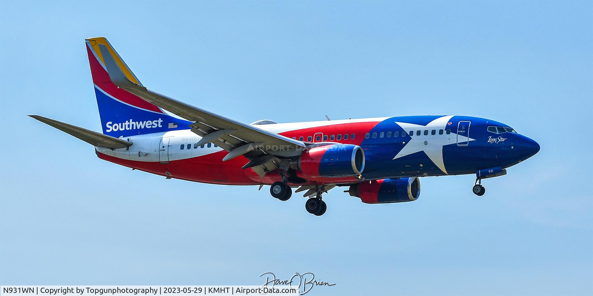 N931WN, 2009 Boeing 737-7H4 C/N 36637, Lone Star One inbound to Manchester