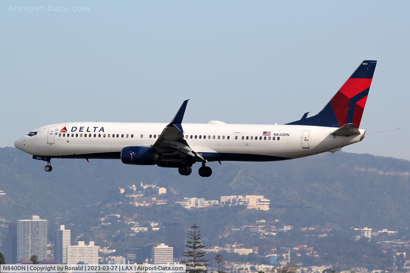 N840DN, 2015 Boeing 737-932/ER C/N 31951, at lax