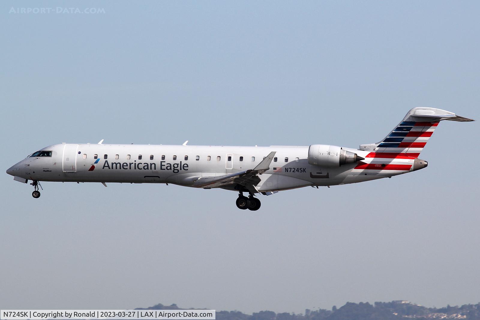 N724SK, 2004 Bombardier CRJ-700 (CL-600-2C10) Regional Jet C/N 10189, at lax