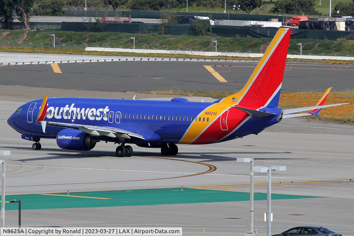 N8625A, 2014 Boeing 737-8H4 C/N 36896, at lax