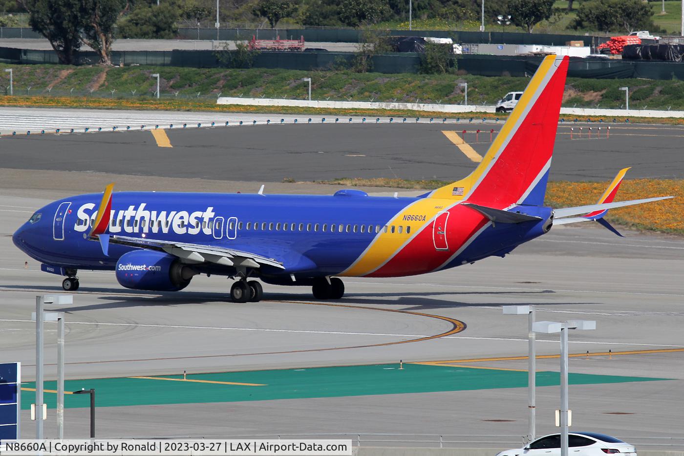 N8660A, 2015 Boeing 737-8H4 C/N 36654, at lax