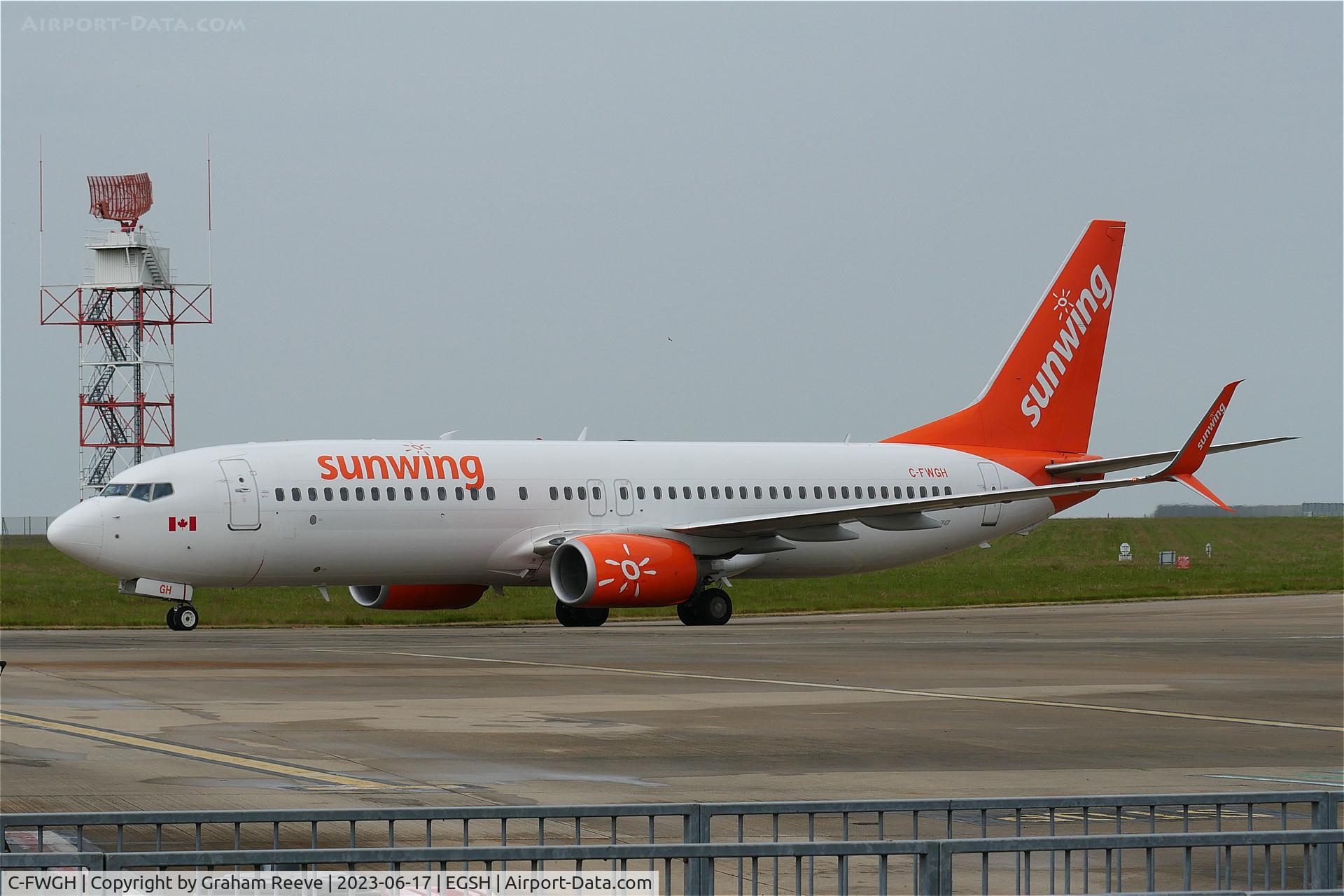 C-FWGH, 2011 Boeing 737-86J C/N 37752, Departing from Norwich.